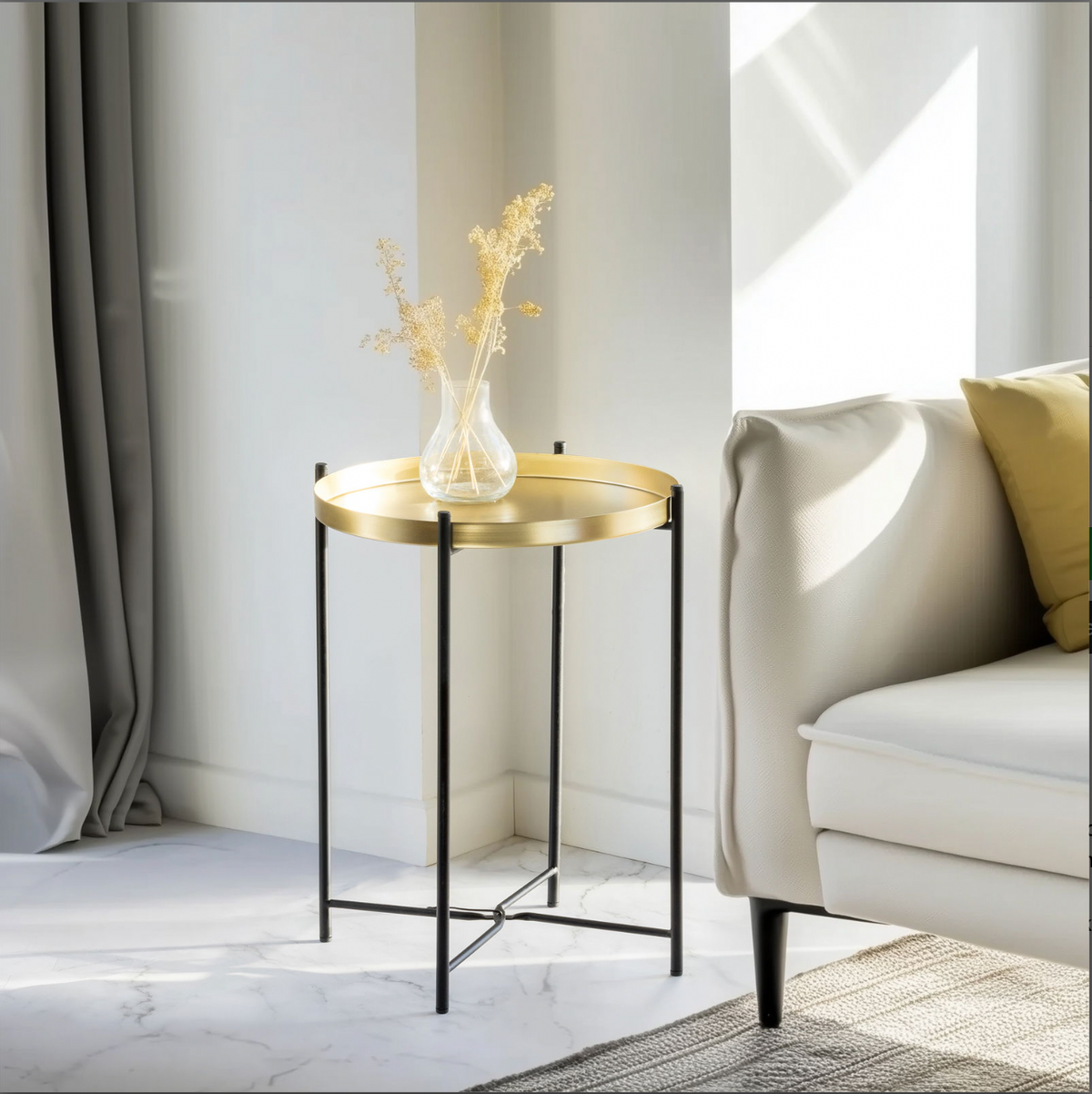 Table d'appoint en or