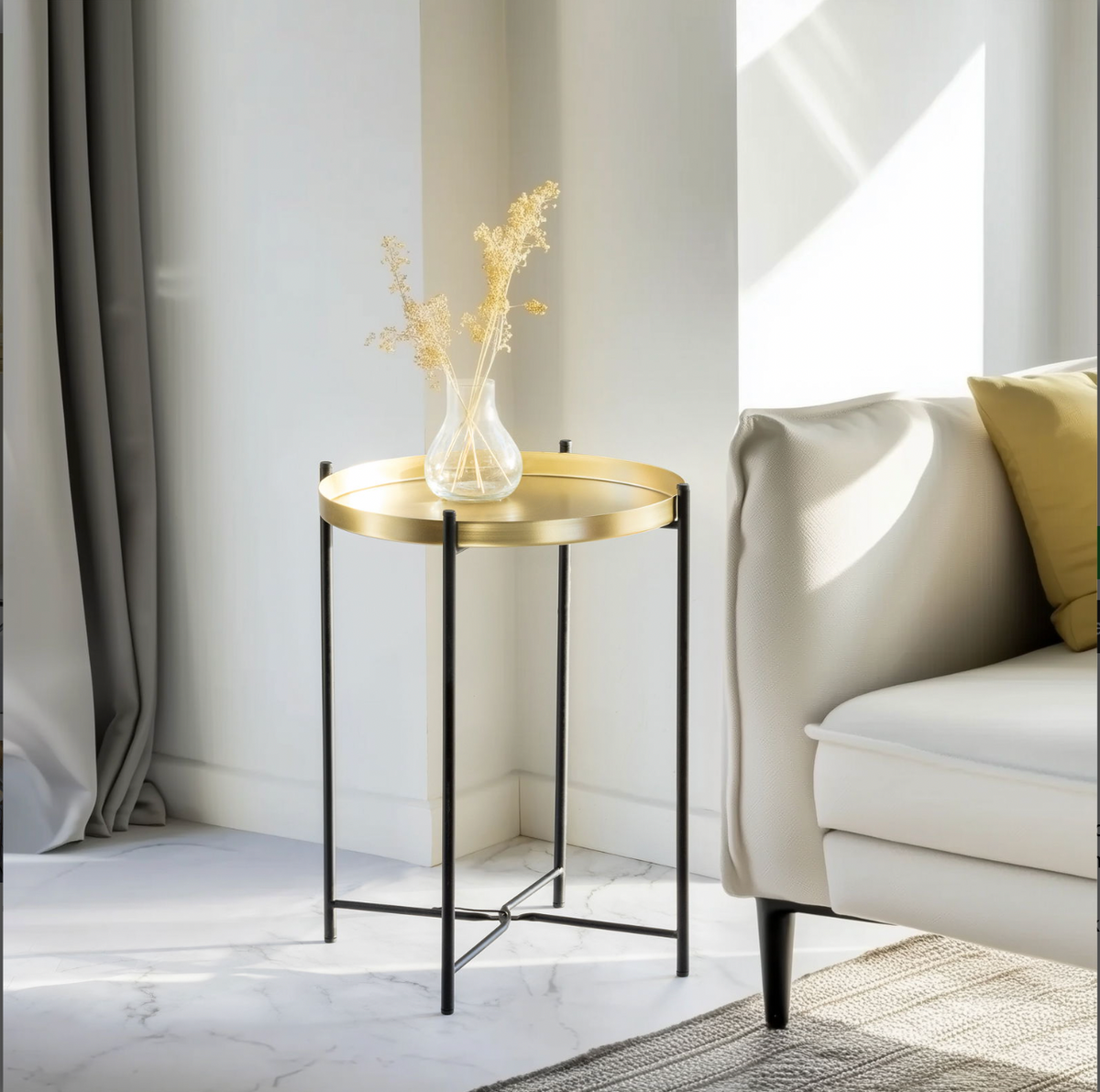 Table d'appoint en or