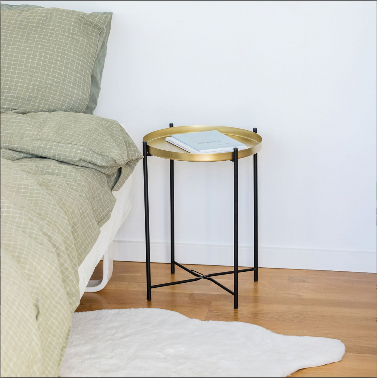 Table d'appoint en or