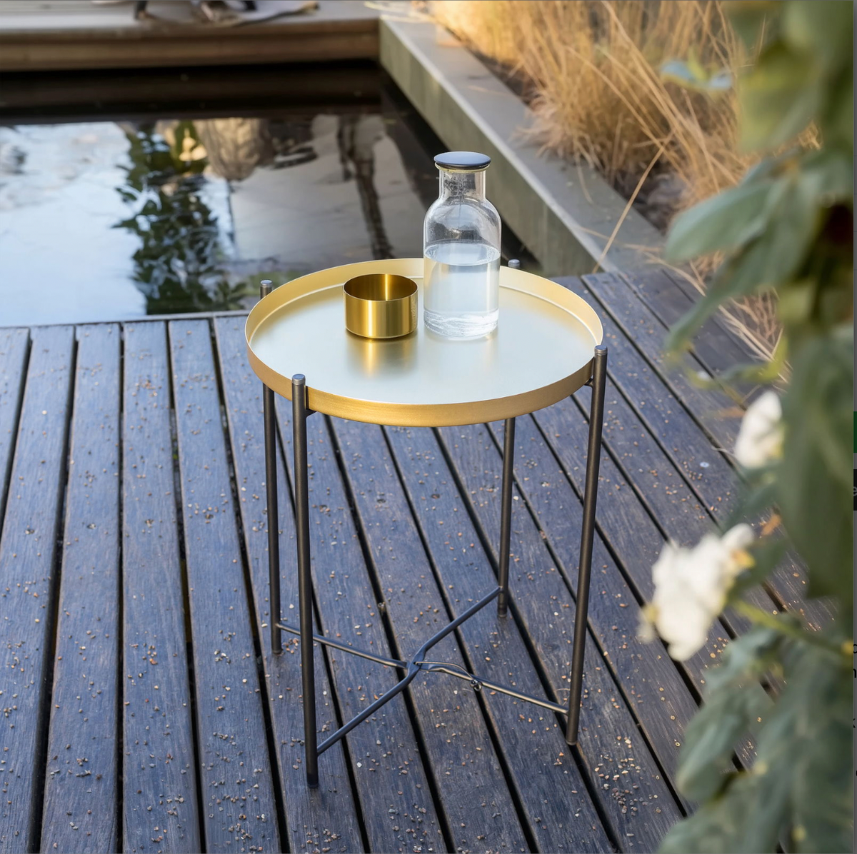 Table d'appoint en or
