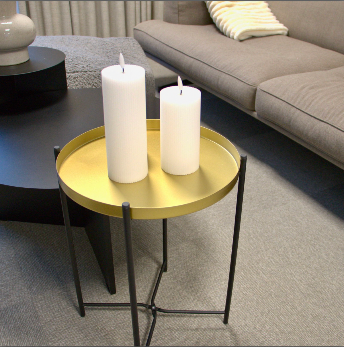 Table d'appoint en or