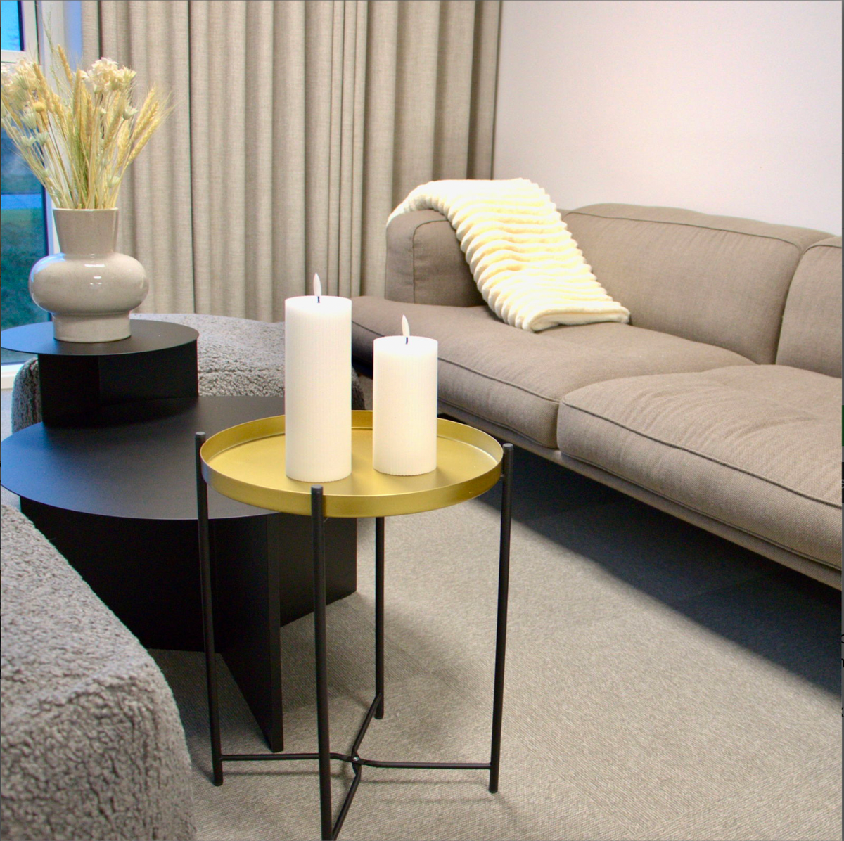 Table d'appoint en or