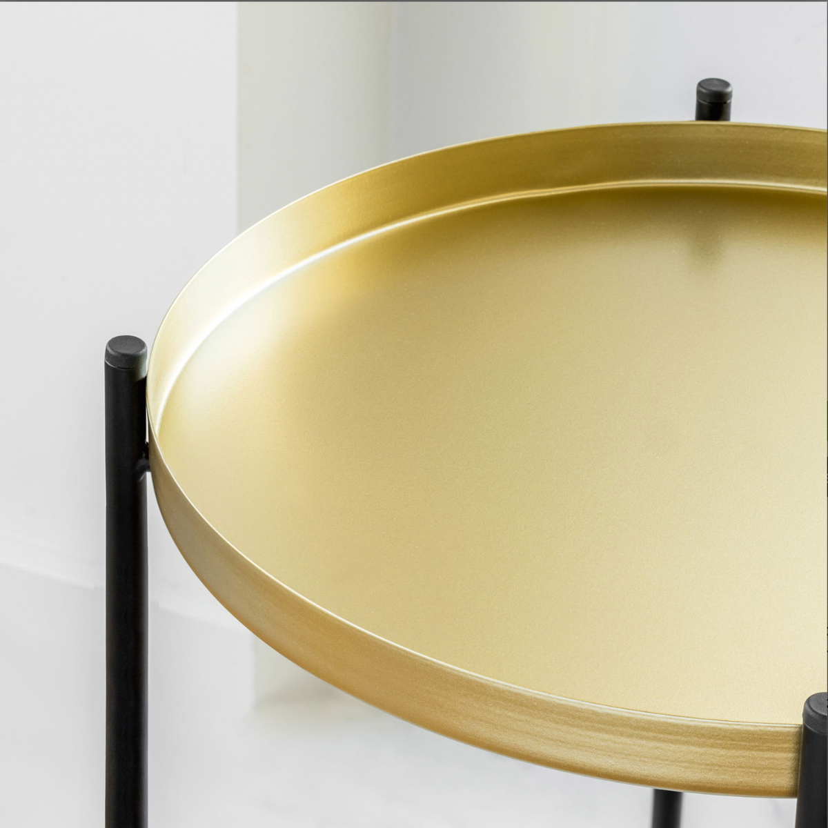 Table d'appoint en or
