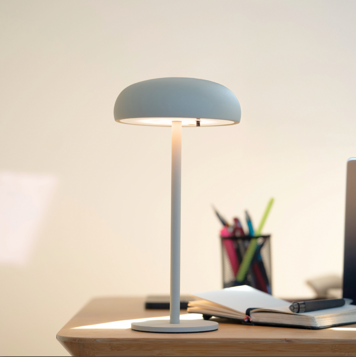 Lampe de table tactile LED Isolde. Noir/Beige