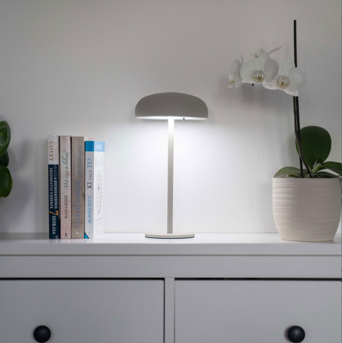 Lampe de table tactile LED Isolde. Noir/Beige