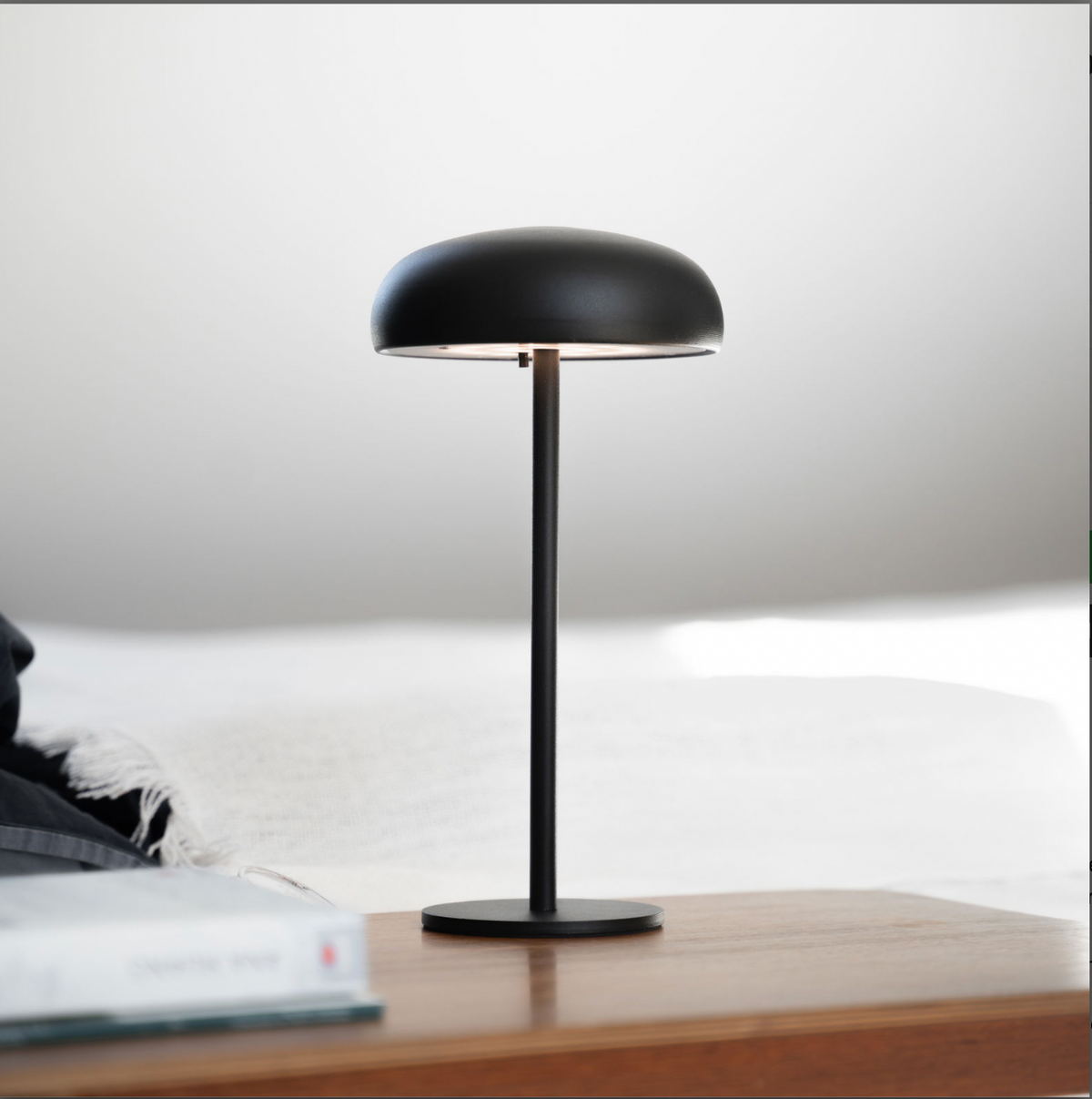 Lampe de table tactile LED Isolde. Noir/Beige