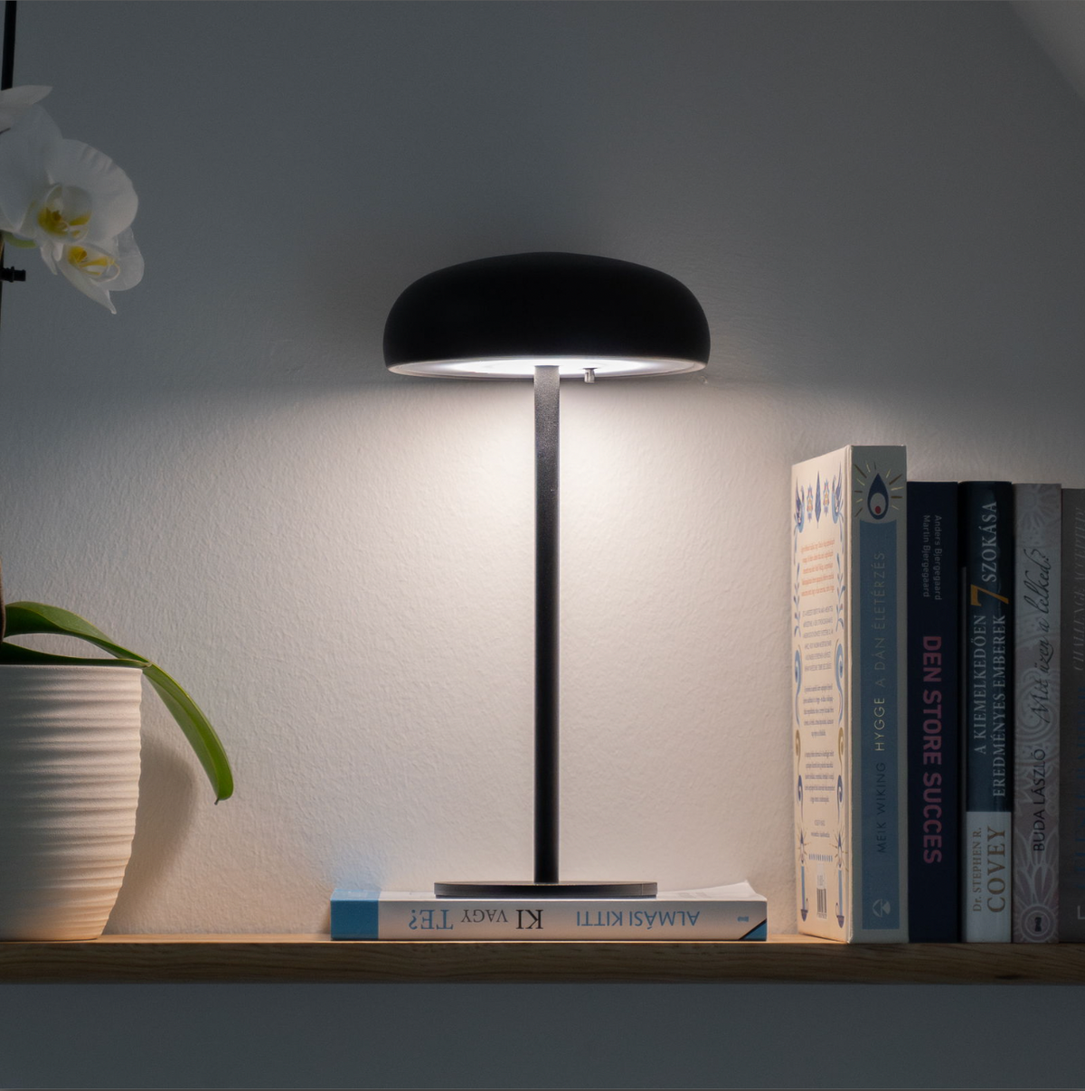 Lampe de table tactile LED Isolde. Noir/Beige