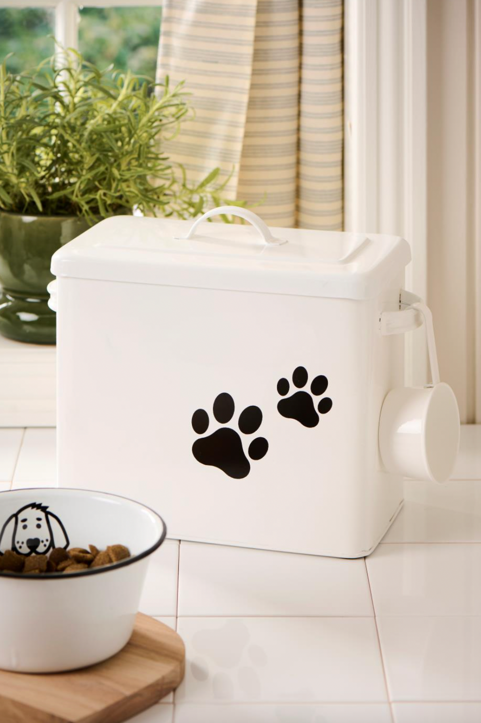Boîte avec couvercle pour croquettes de chien et 1 verre doseur