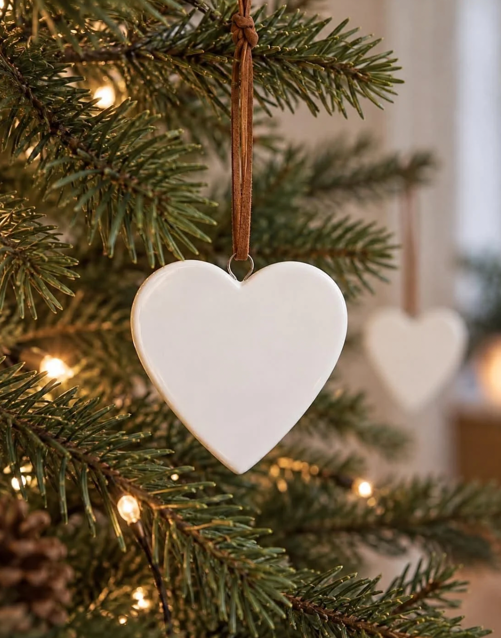 Cœur de Noël en céramique - Blanc / Rouge – Suspension de Noël