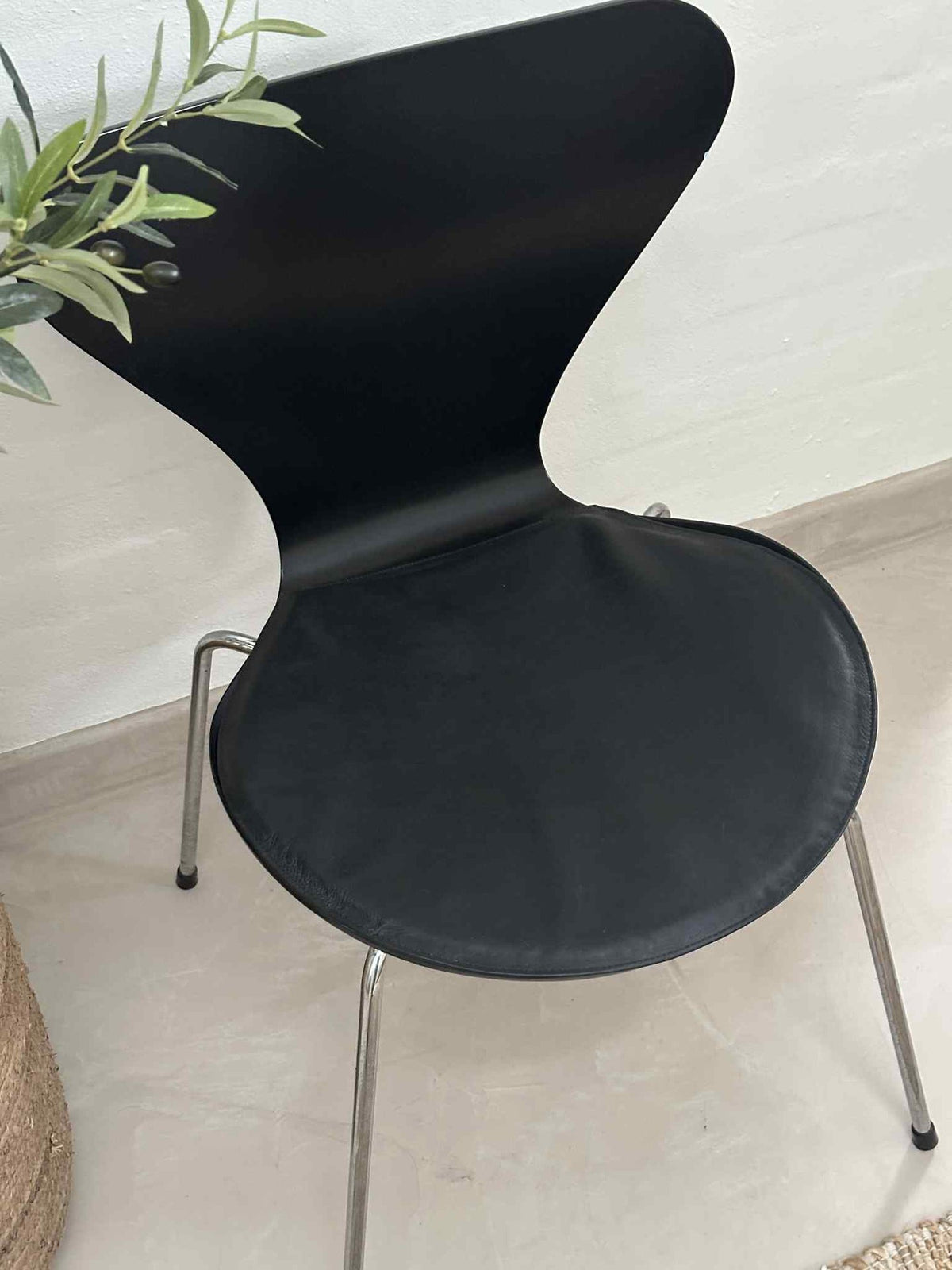 Le coussin en cuir noir - Modèle 7