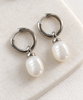 Boucles d’oreilles Signe - avec perles d’eau douce - plaquées rhodium