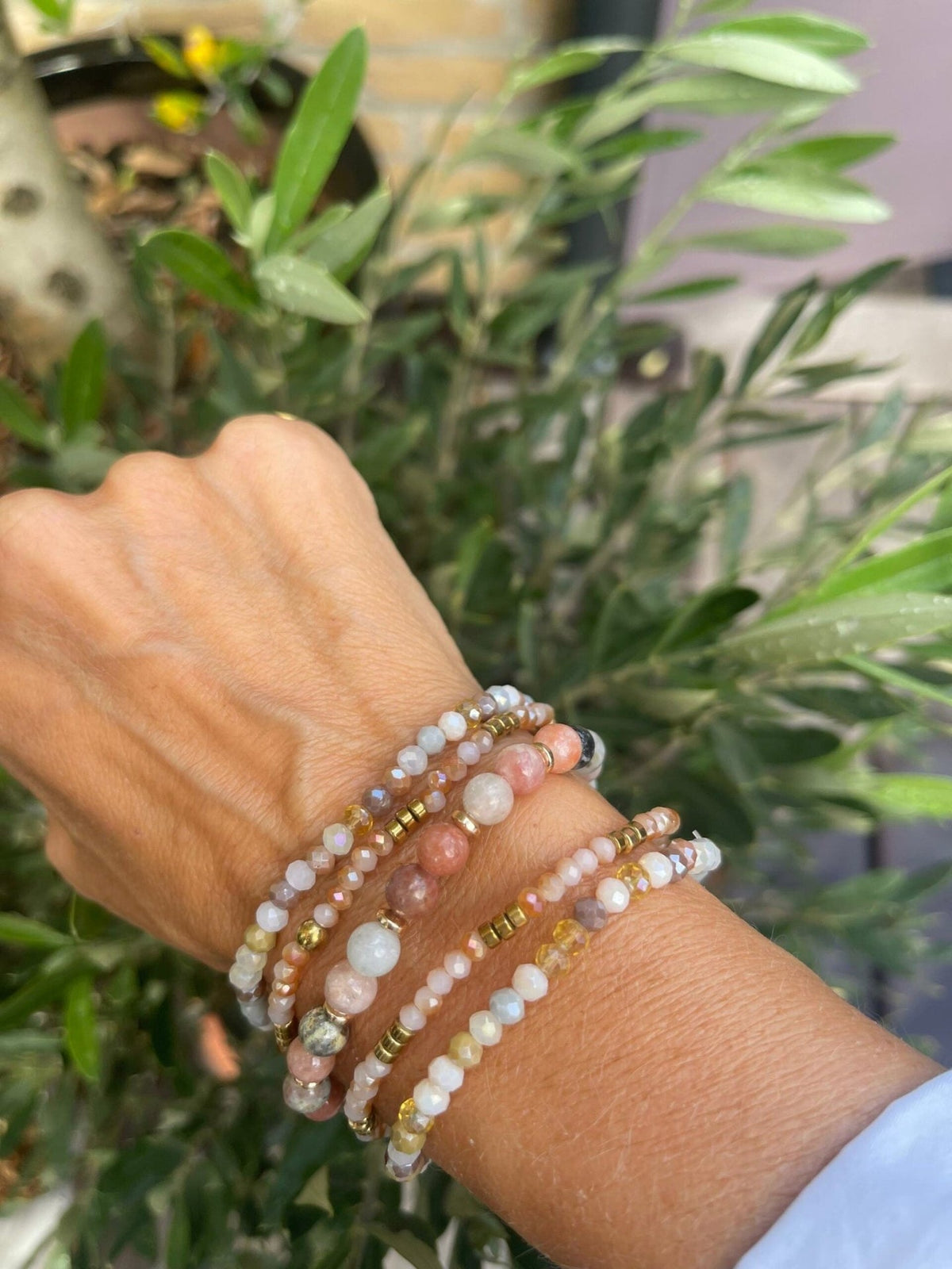 Armbånd MICHELLE Natur – Sæt med 5 armbånd - VIAMAJA.DK