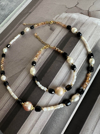 Armbånd Natur perlemix black - VIAMAJA.DK