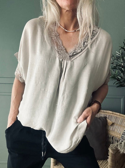 Bluse med blonde – Beige oversize - VIAMAJA.DK