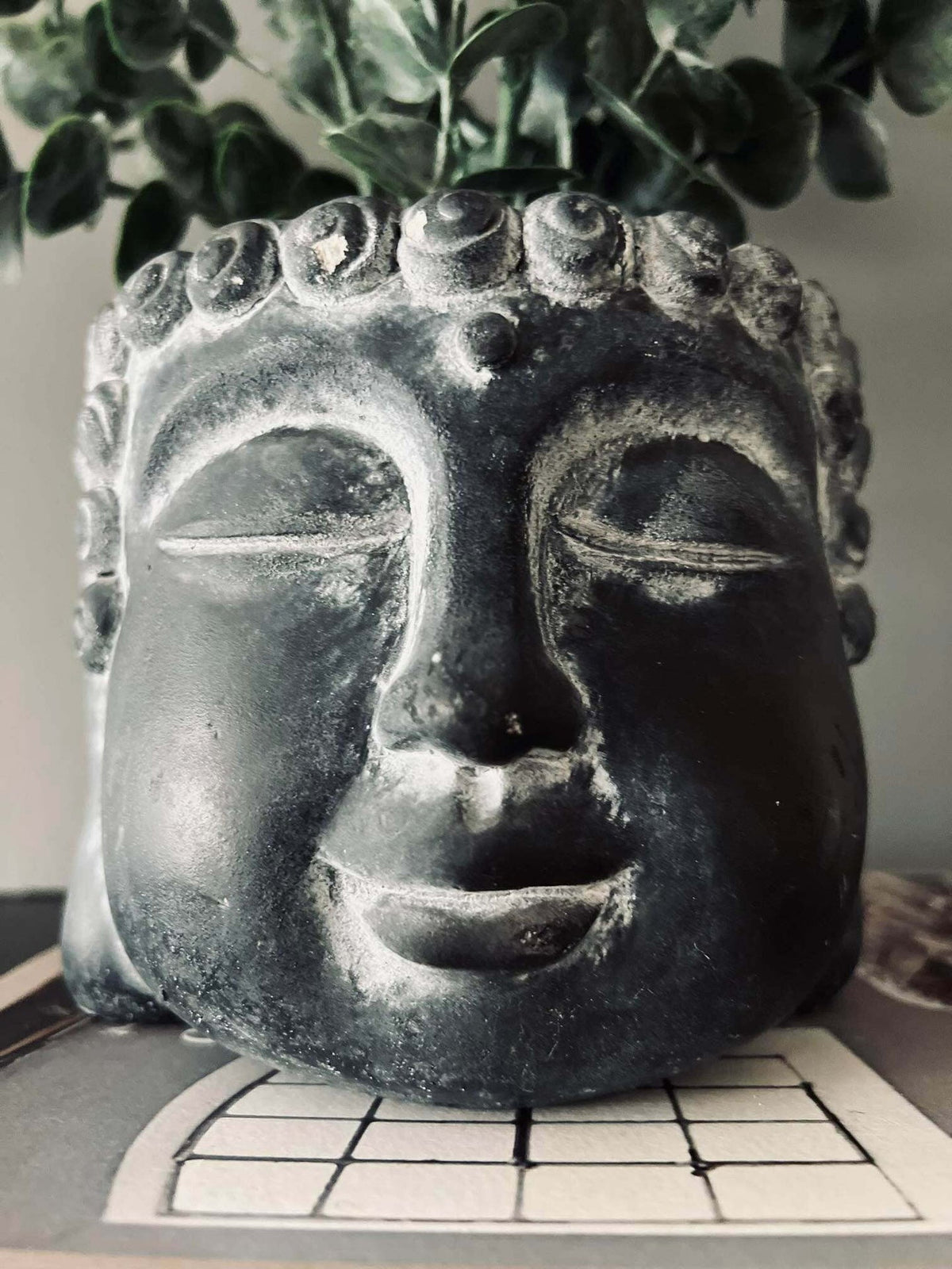 Buddha potte - Grå cement - VIAMAJA.DK