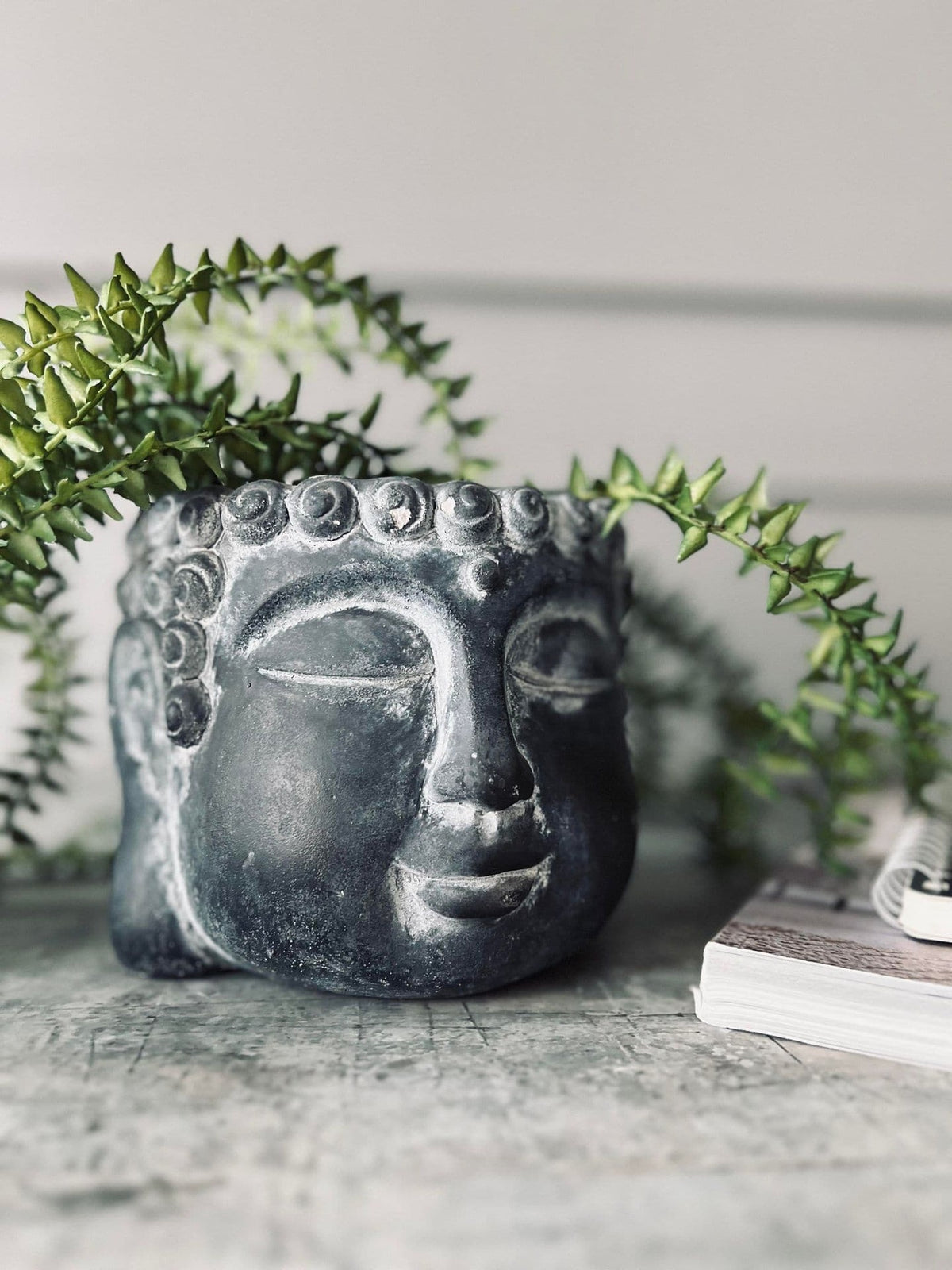 Buddha potte - Grå cement - VIAMAJA.DK