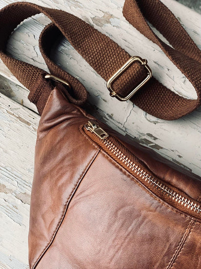 Bumbag JUNE - Dark cognac - VIAMAJA.DK