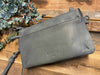 Clutch ASTA avec longue bandoulière et dragonne, gris