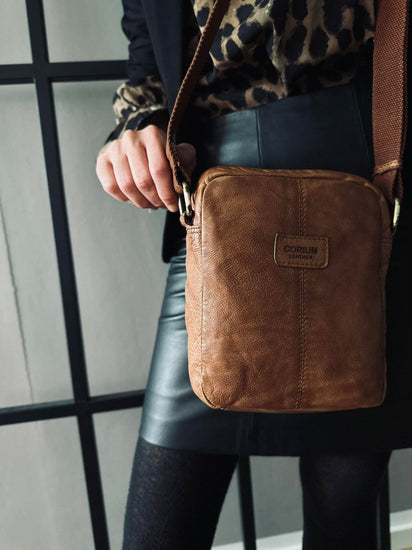 Crossbody Raw Boheme – Cognac unisex - VIAMAJA.DK