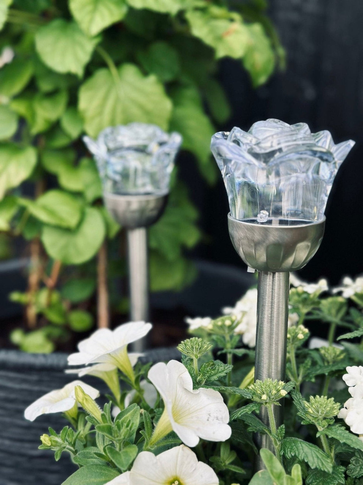Fakkel med solceller FLOWER – Sæt med 4 stk - VIAMAJA.DK