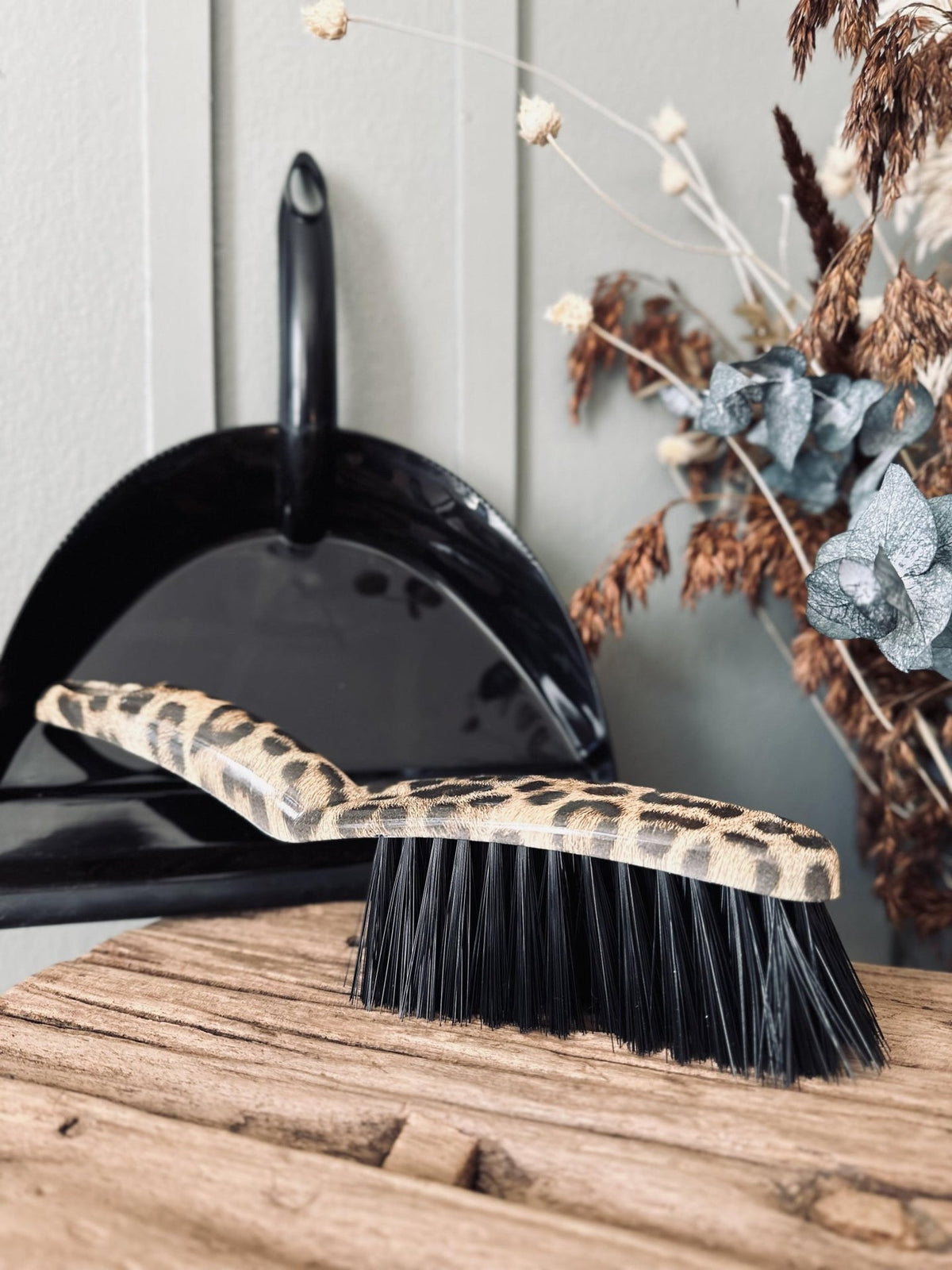 Fejebakke med kost – Leopard - VIAMAJA.DK