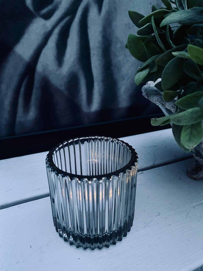 Fyrfadsstage - Rillet glas - Røgfarvet - VIAMAJA.DK