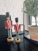 Garde royal debout sur socle rond couleur or – Grand