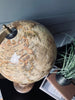 Globe sur pied en bois haut - Beige