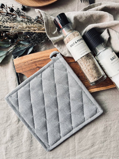 Grydelap - Lys grå quilt - VIAMAJA.DK