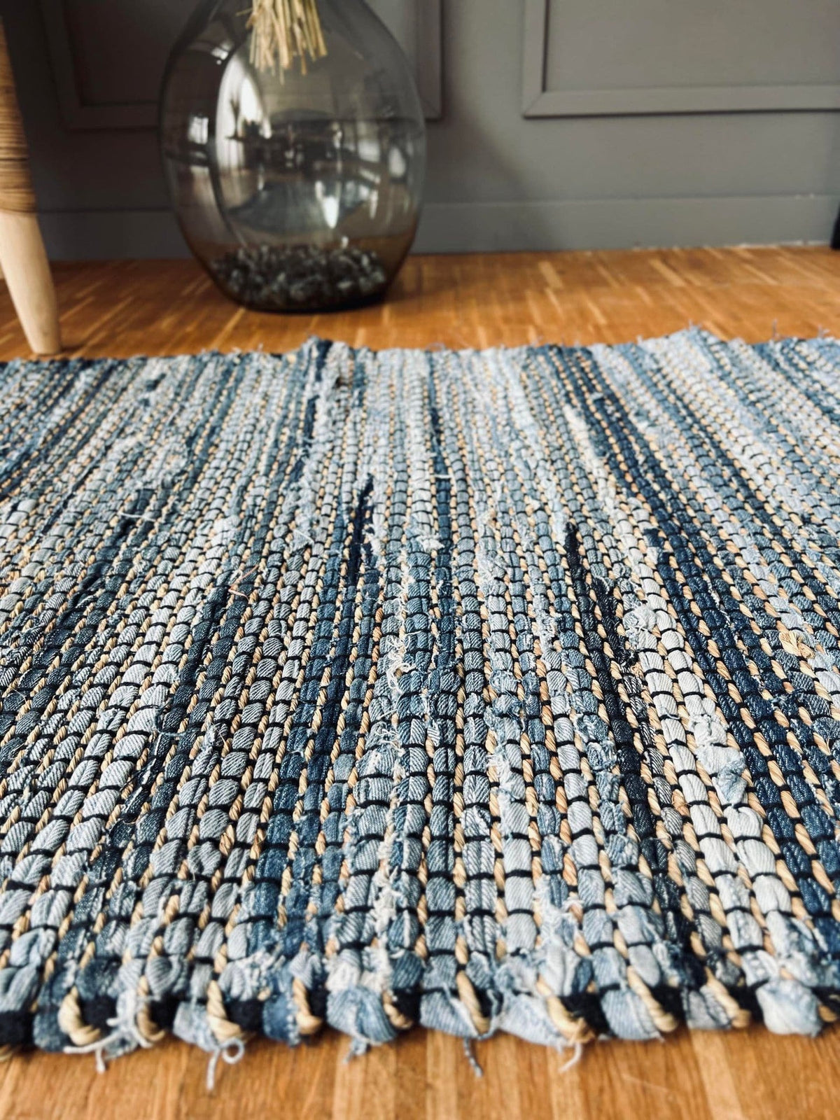 Gulvtæppe i denim og jute - 60x90cm - VIAMAJA.DK