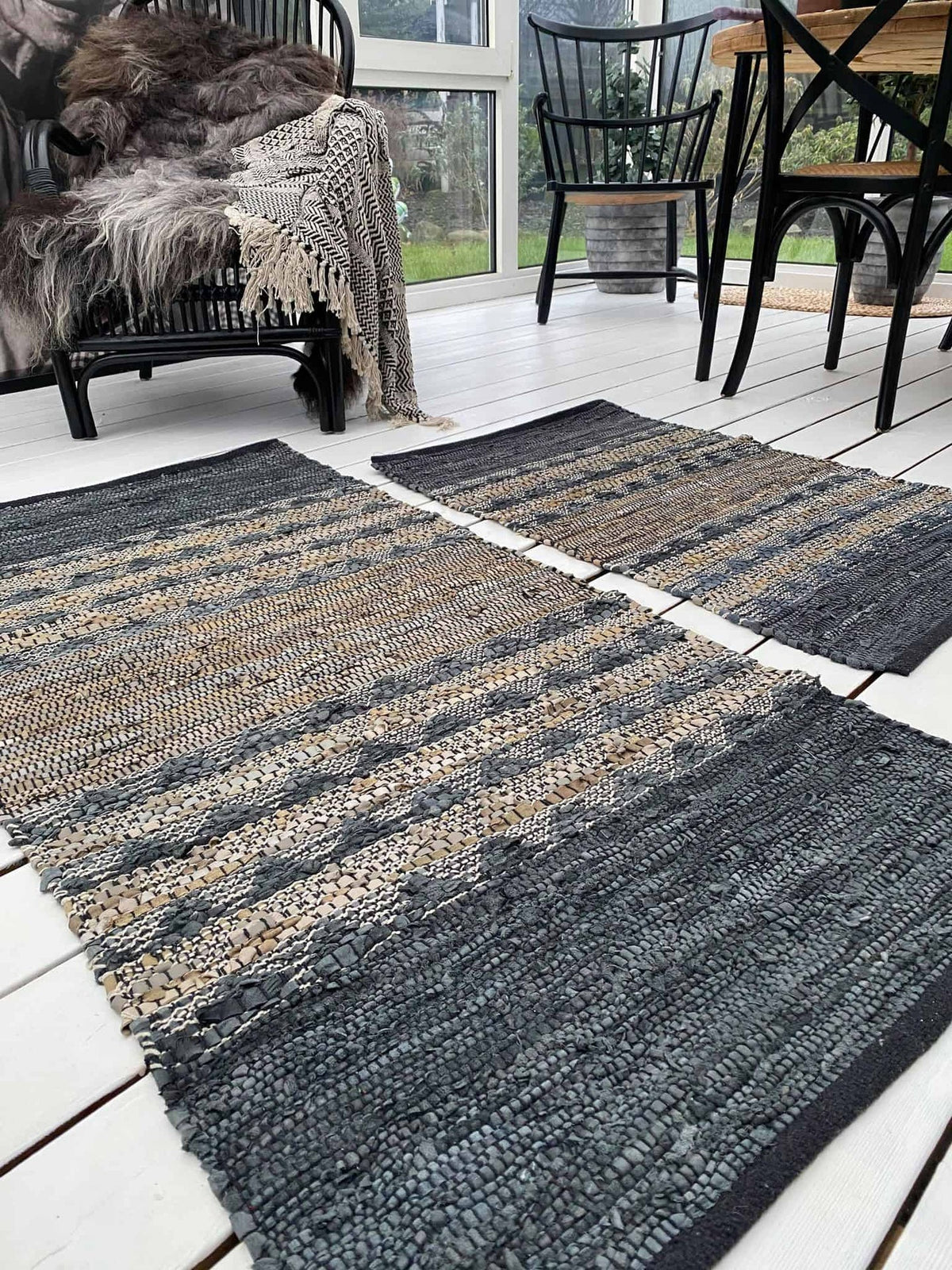 Gulvtæppe i skind - grå/blå med natur mønster - 70x140 - VIAMAJA.DK