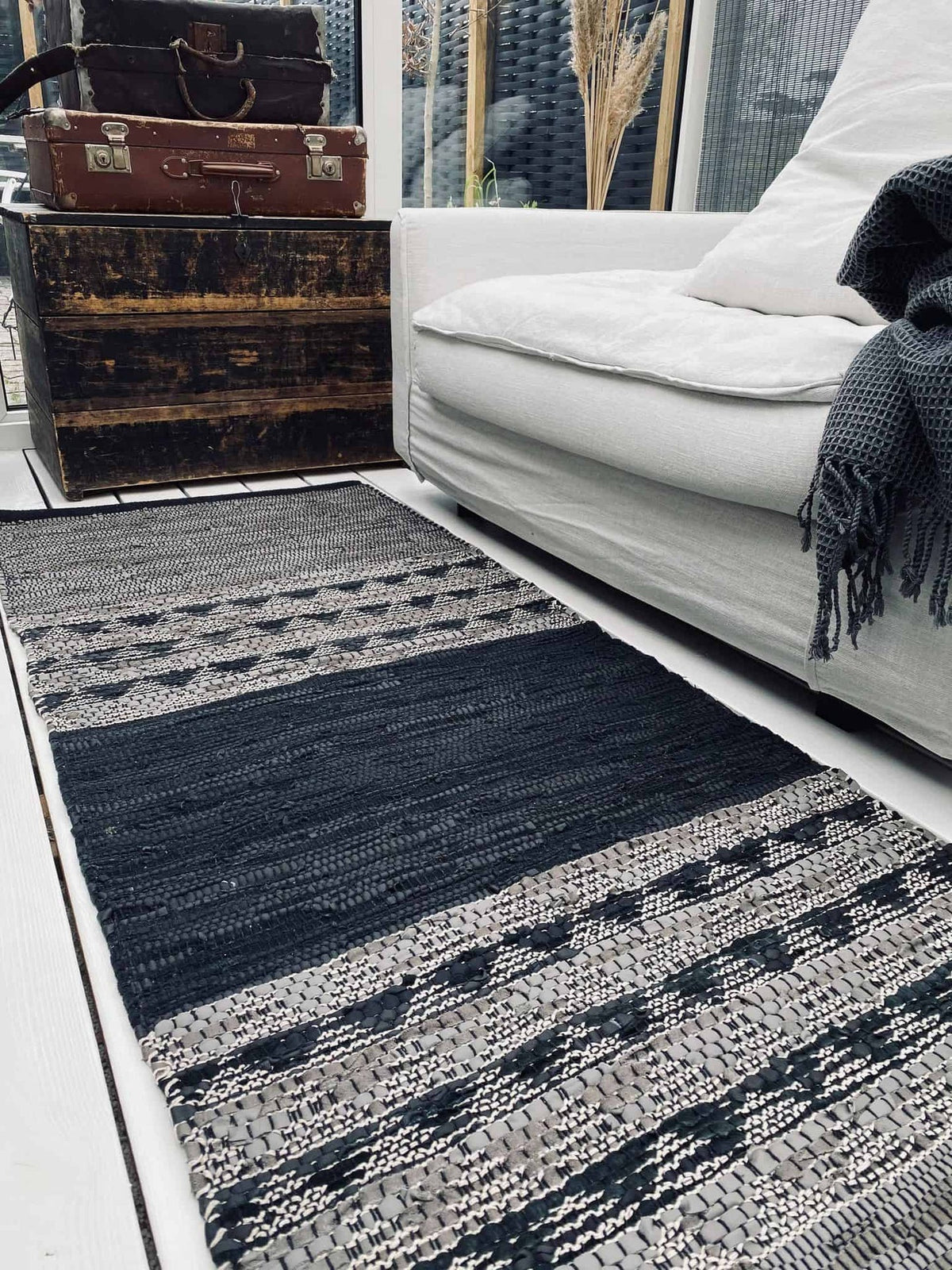Gulvtæppe i skind - Sort mønster - 70x200cm - VIAMAJA.DK