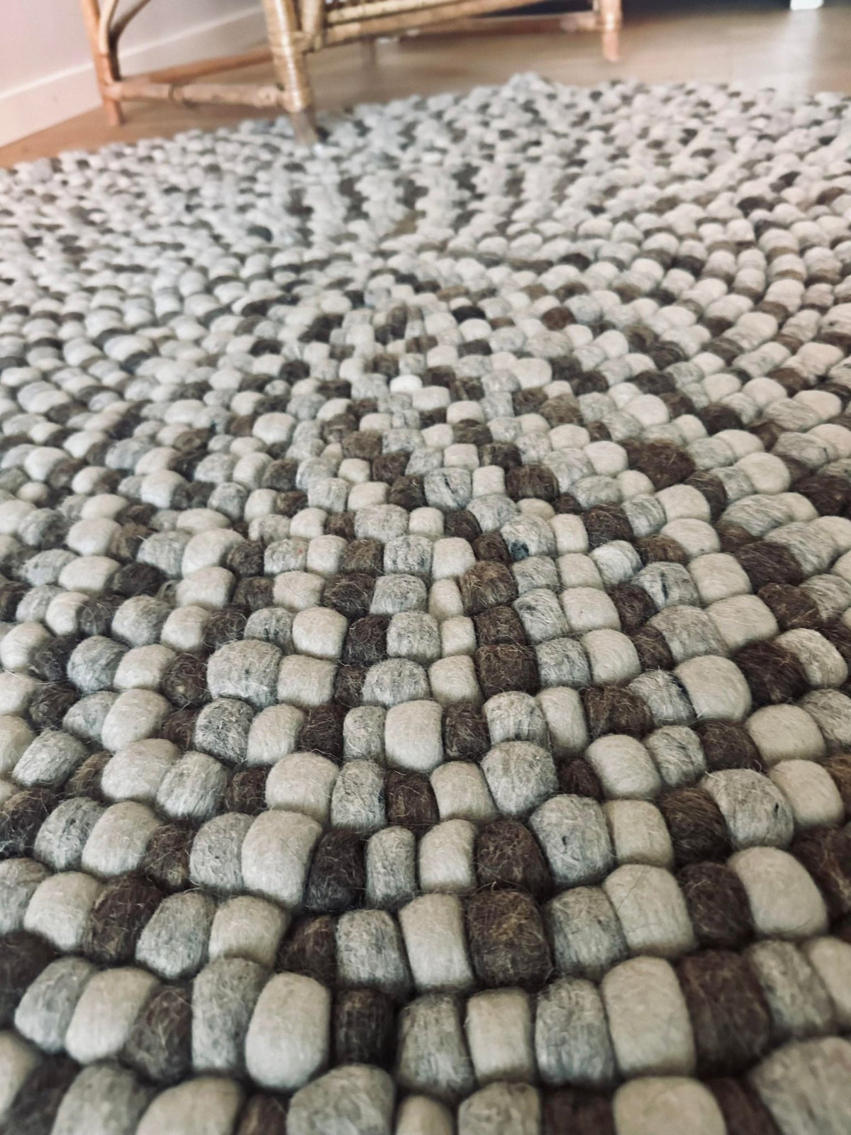 Gulvtæppe m. Dots – Naturmix m. Grå 90 cm - VIAMAJA.DK