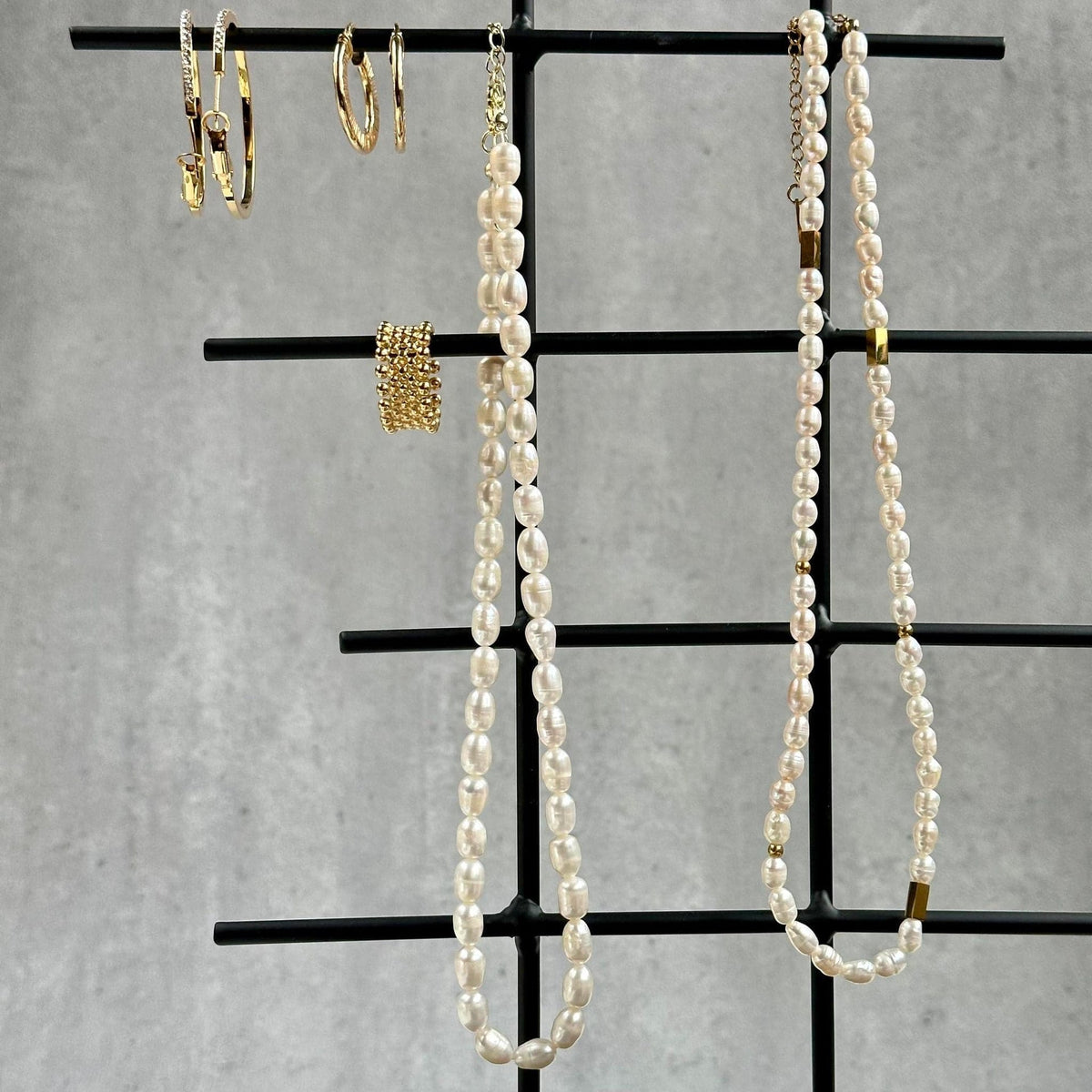 Halskæde Tinka m. Råhvide ferskvandsperler - VIAMAJA.DK