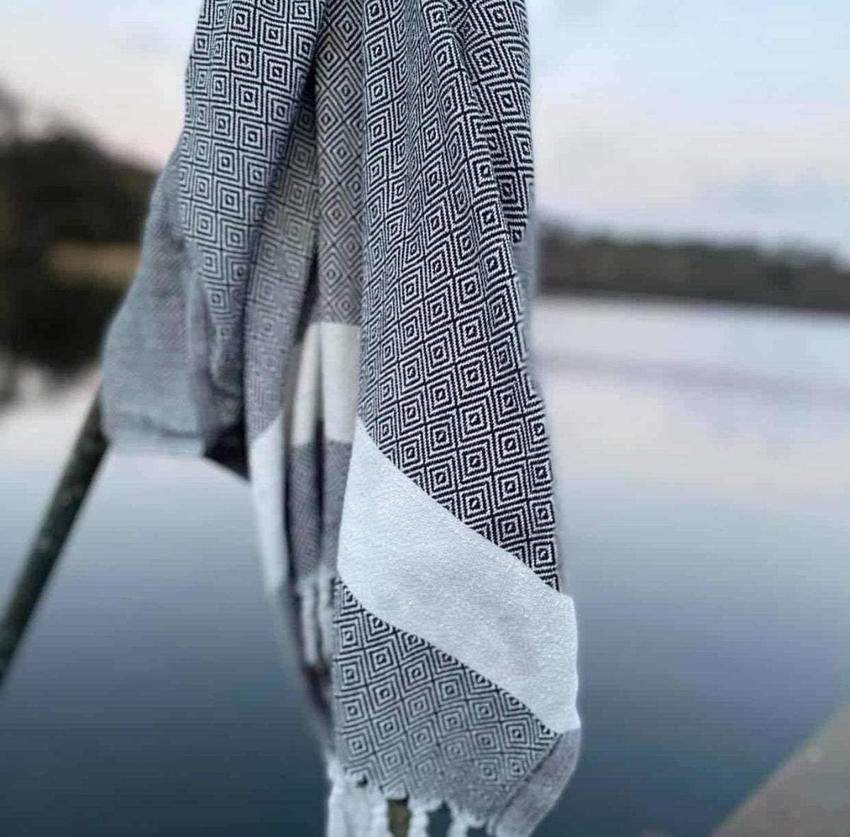 Hamam badehåndklæde – Diamond sort – 90×180 - VIAMAJA.DK