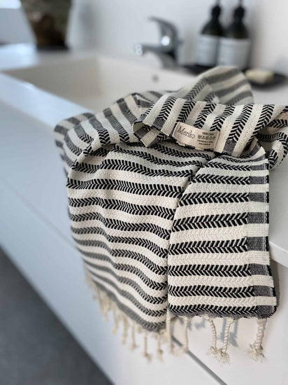 Hamam badehåndklæde med flotte striber - 90x180 - VIAMAJA.DK