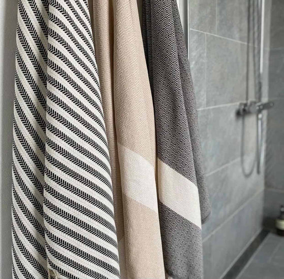 Hamam badehåndklæde med flotte striber - 90x180 - VIAMAJA.DK