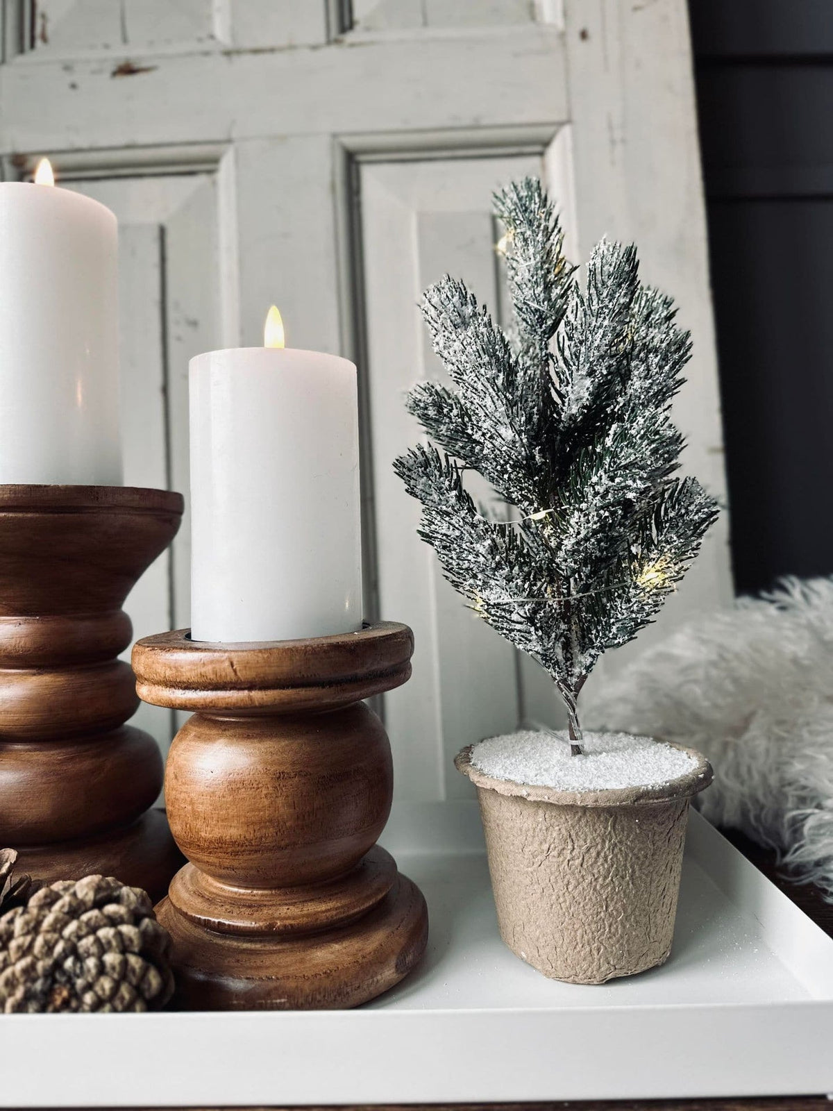 Juletræ med sne - ink LED lys - VIAMAJA.DK