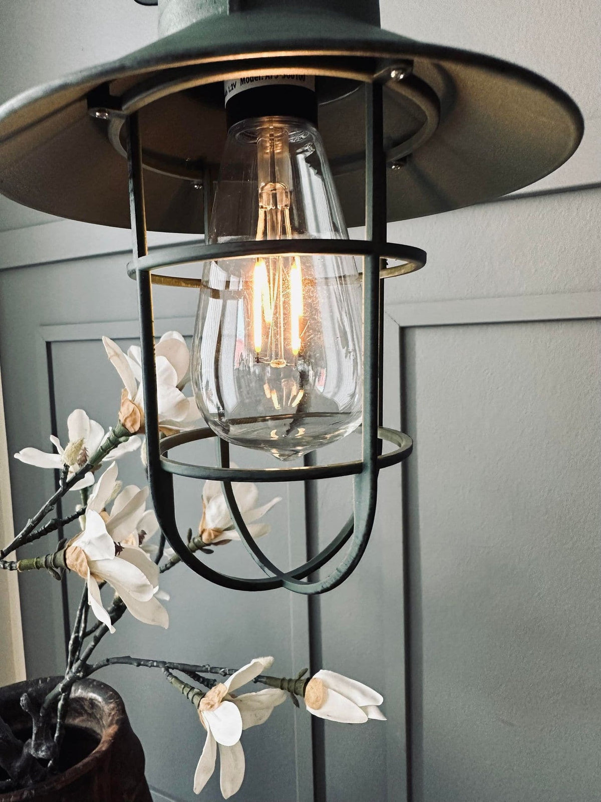 Lampe med solceller – Black factory - VIAMAJA.DK