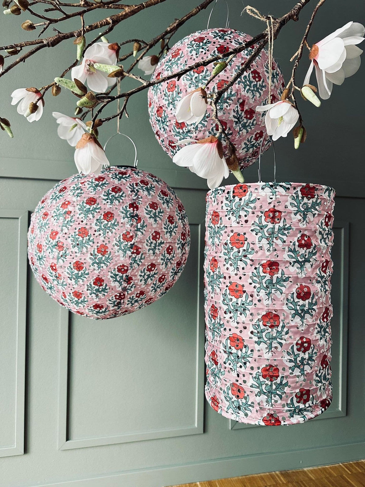 Lampe med solceller – Flower dia 40cm Rose - VIAMAJA.DK