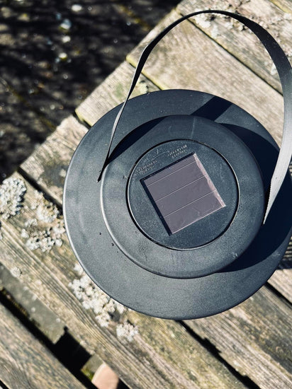 Lanterne med solceller - Black design - VIAMAJA.DK