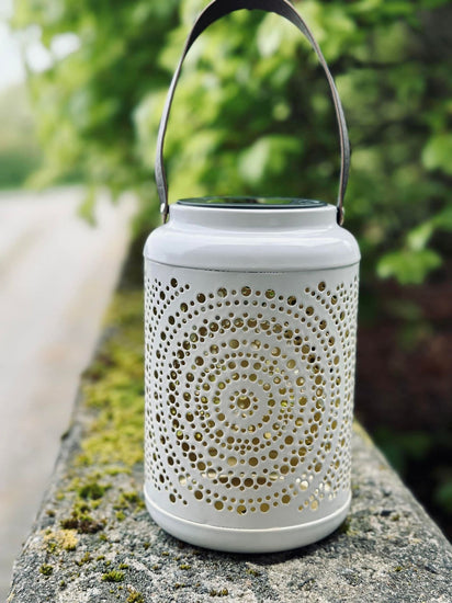 Lanterne med solceller - White metal - VIAMAJA.DK