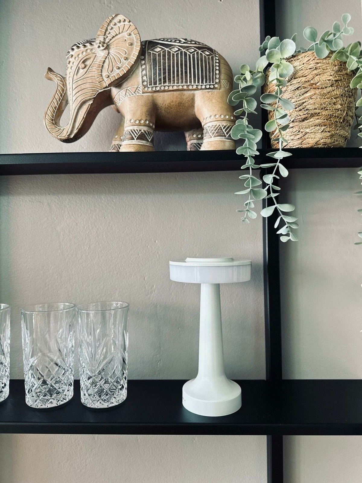 LED Bordlampe genopladelig - Hvid - VIAMAJA.DK