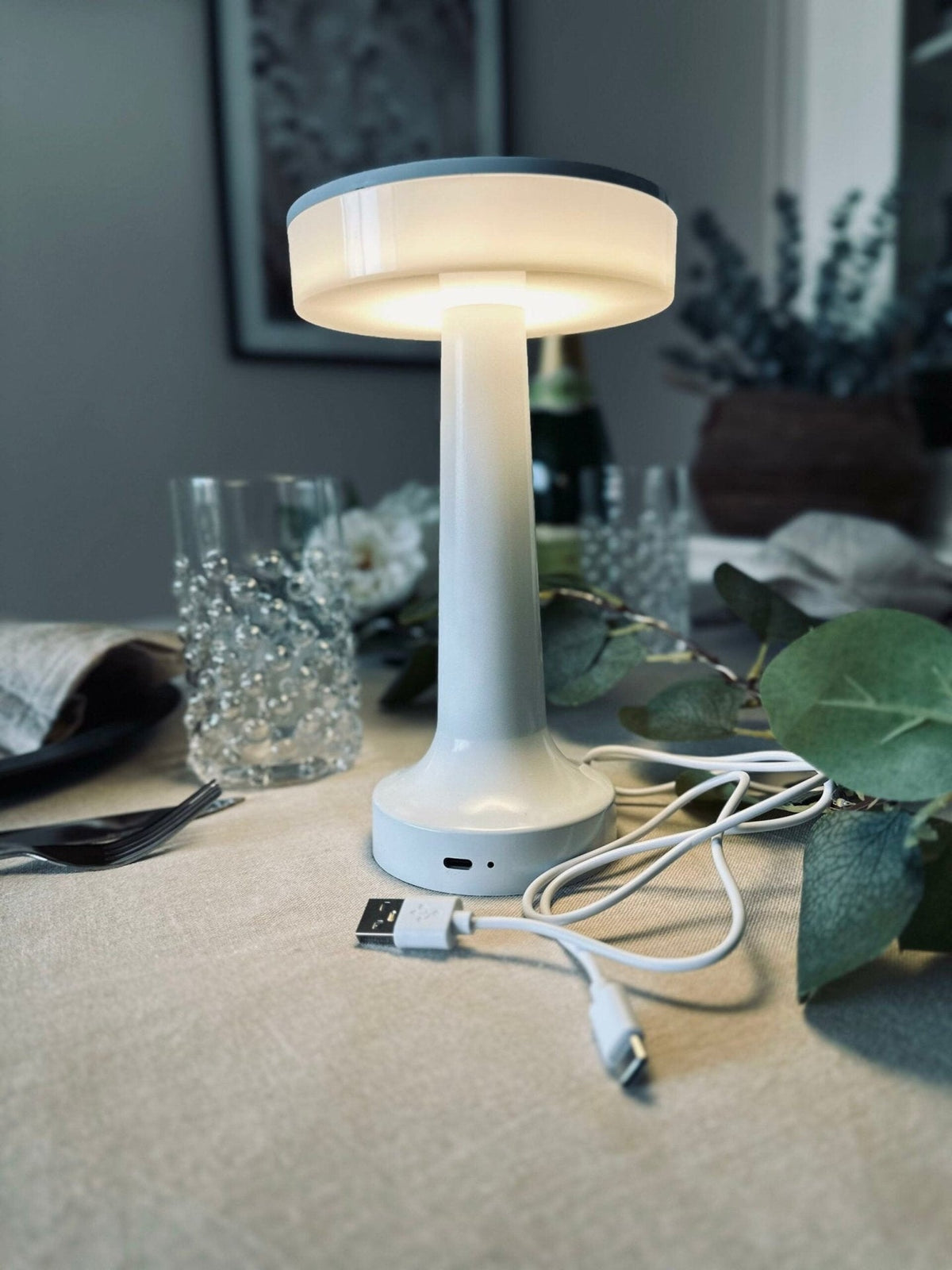 LED Bordlampe genopladelig - Hvid - VIAMAJA.DK