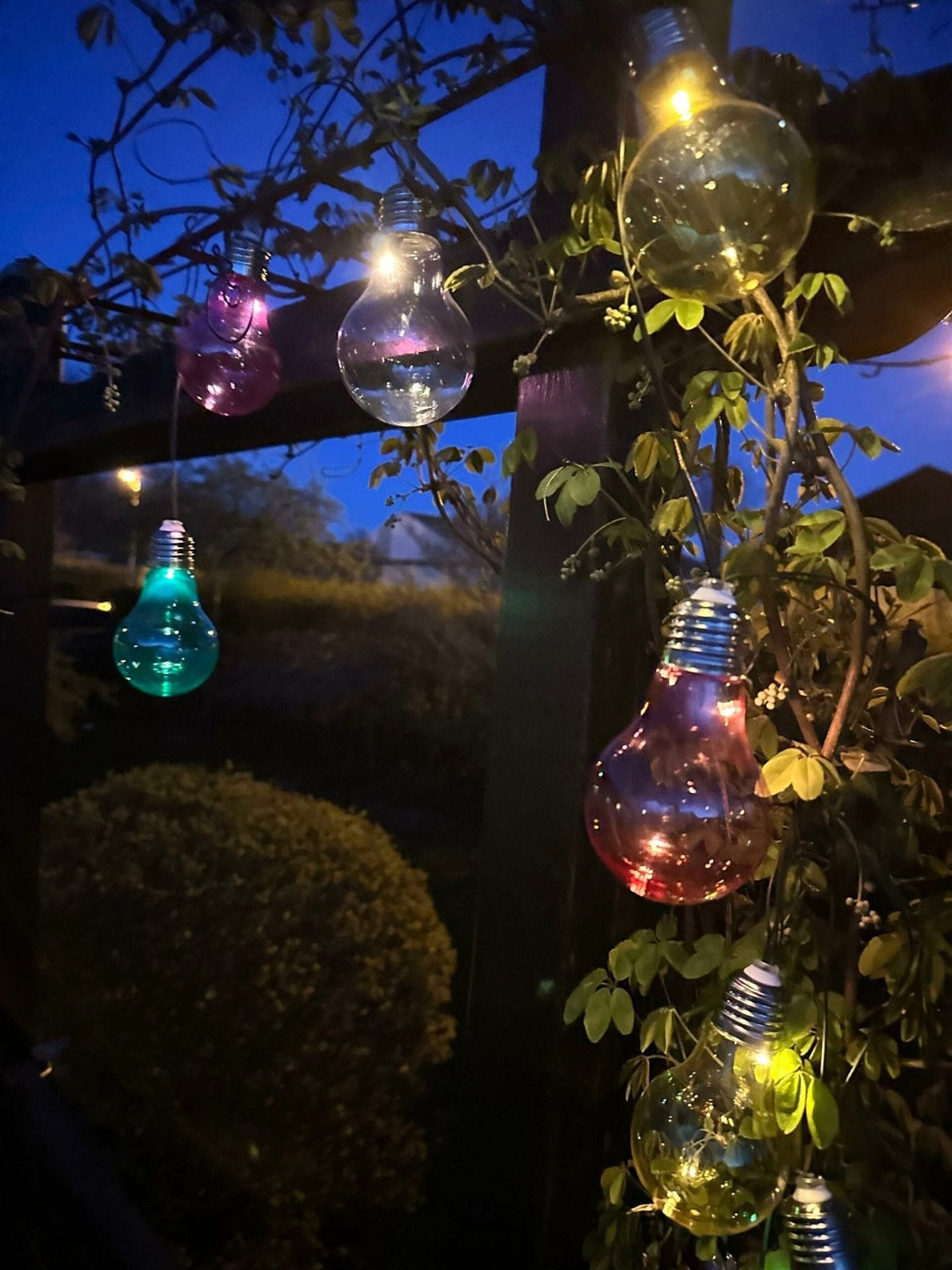 LED Lyskæde med solceller - Udendørs COLOR - VIAMAJA.DK