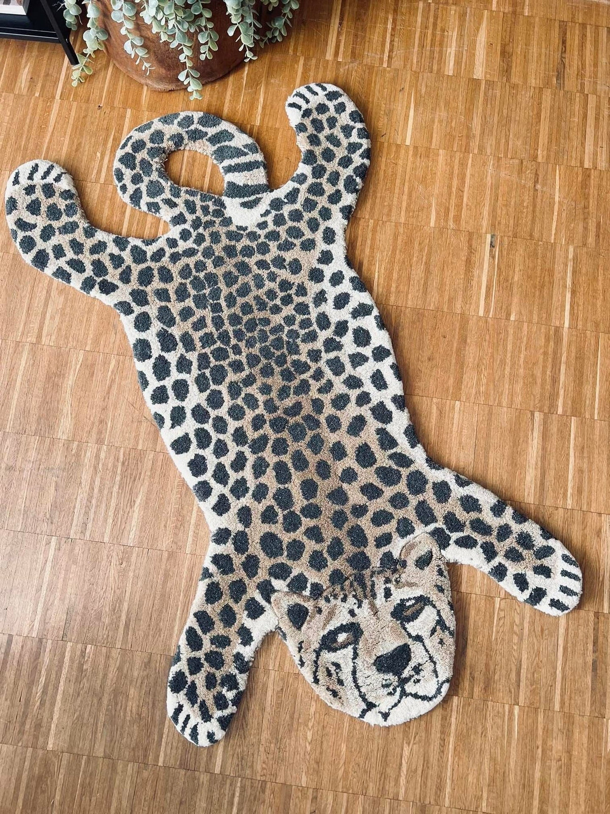 LEORPARD TÆPPE I ULD - 68X113CM - VIAMAJA.DK