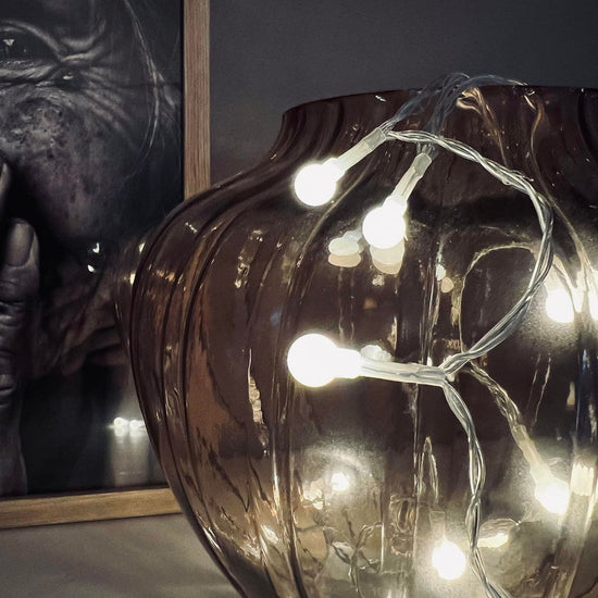 Lyskæde med hvide LED dots - batteriboks - VIAMAJA.DK
