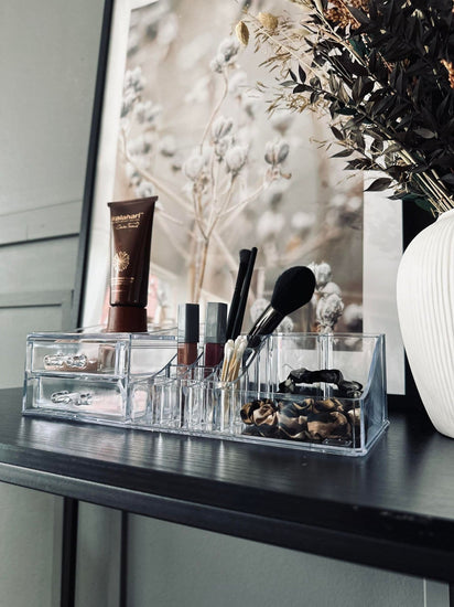Makeup organiser - Akryl 16 rum + 2 skuffer - VIAMAJA.DK