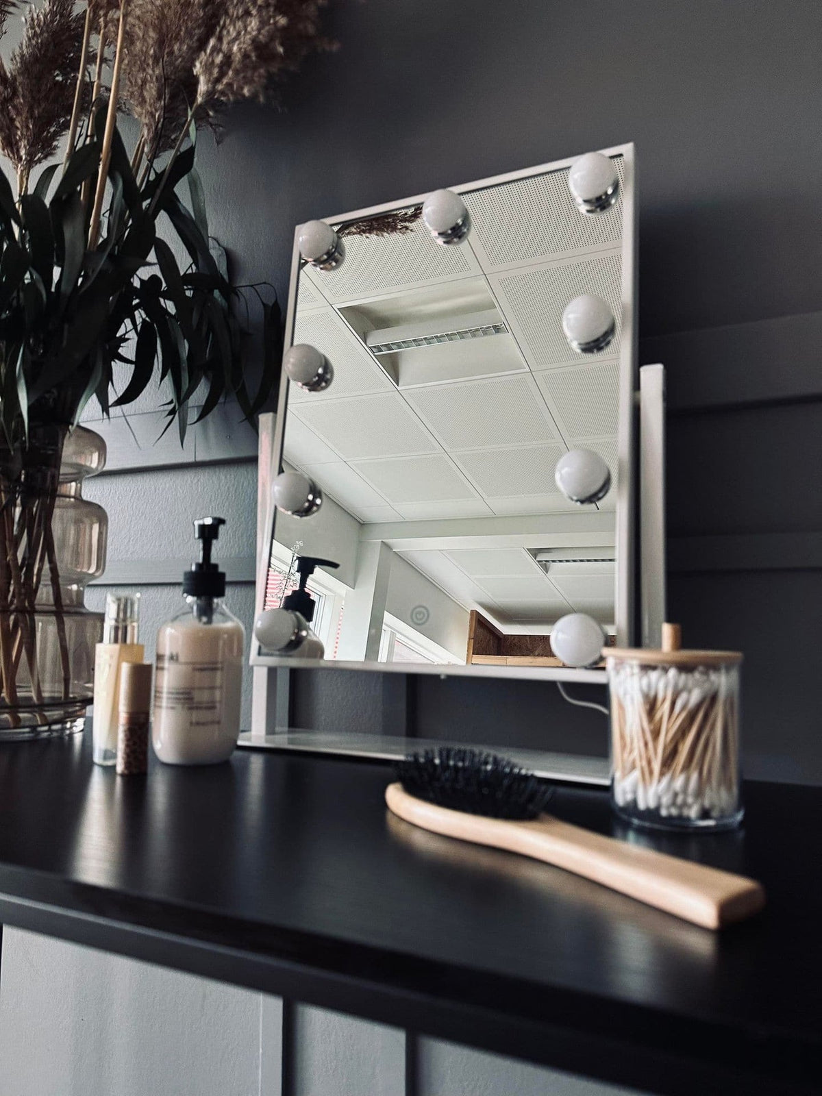 Makeup spejl med lys - VIAMAJA.DK