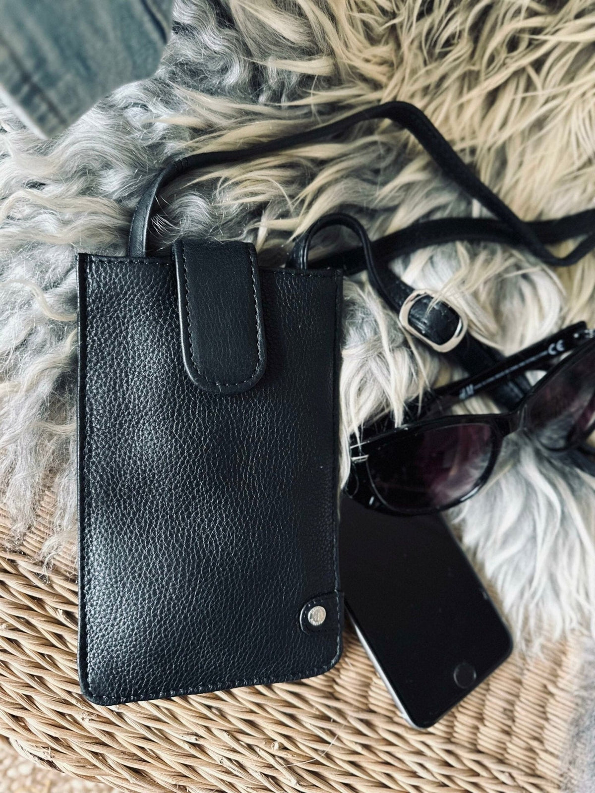 Mobiltaske Small Aura Black - VIAMAJA.DK